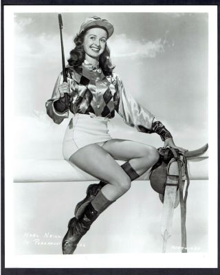 Noel Neill In Paramount Pictures Cheesecake Legs Stunning Photo Portrait