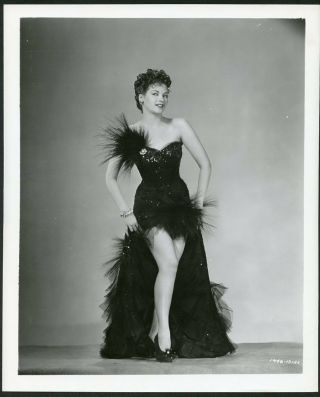Yvonne De Carlo Vintage 1940s Leggy Photo