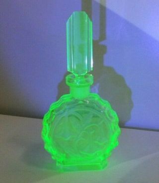 Vintage Green Czech Etched Uranium Glass Perfume Bottle 5.  5 "