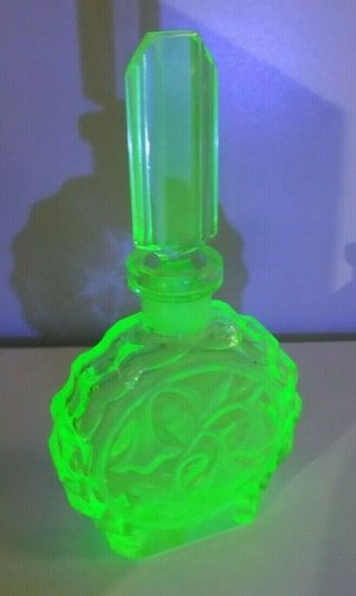 Vintage Green Czech Etched Uranium Glass Perfume Bottle 5.  5 