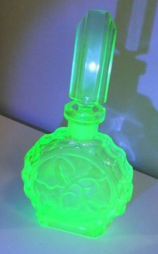 Vintage Green Czech Etched Uranium Glass Perfume Bottle 5.  5 