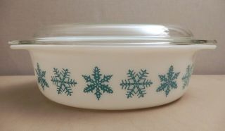 Vintage Pyrex Milk Glass Blue Snowflake White Casserole W/lid Usa 045 2 1/2 Qt