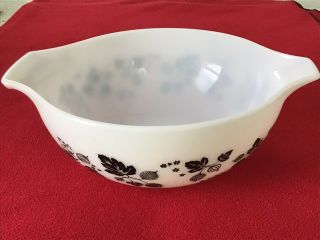 Vintage Pyrex Gooseberry Cinderella Bowl 443 2.  5 Quart Black On White