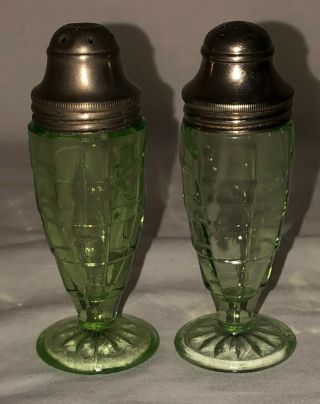 Anchor Hocking Block Optic Green 4 1/4 " Footed Salt & Pepper Shakers