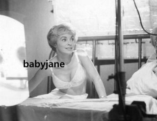 437 Psycho Janet Leigh In A Bra Sitting On Bed Behind The Scenes Photo