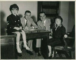 Harold Lloyd & Daughters Candid Adoption Court Vintage 1930 Press Photo