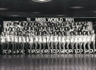 1981 Press Photo Pin - Up Miss World Finalists Cheesecake Portrait Keystone R8