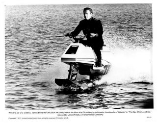The Spy Who Loved Me Roger Moore On Wetbike James Bond Photo 1977
