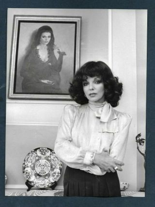 1982 Press Photo Joan Collins Stylish Fancy Pose Portrait Keystone R2