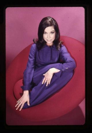 Mary Tyler Moore Show Breathtaking Vivid Color Pose 35mm Transparency