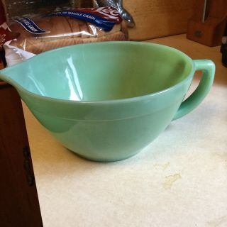 Vintage Fire King Jadite Banded Batter Bowl With Handle And Spout