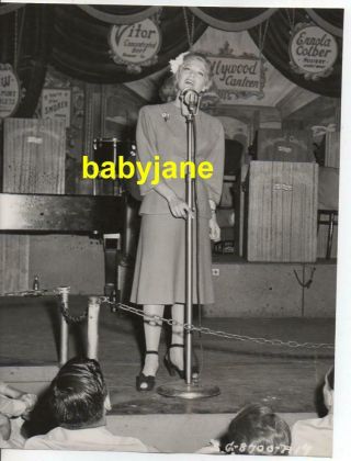 Dinah Shore 7x9 Photo By Hal Mcalpin 1944 Singing At Hollywood Canteen