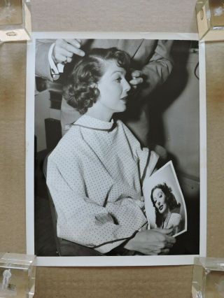 Loretta Young With A Portrait Of Herself Candid News Photo 1950 