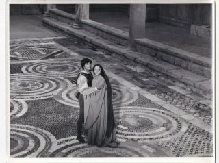 Olivia Hussey,  Leonard Whiting In Romeo And Juliet (1968) Photo 108