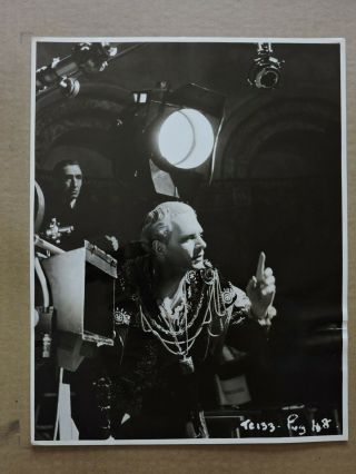 Laurence Olivier By The Camera Candid Production Photo 1948 Hamlet