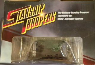 Starship Troopers Movie Poster W/ movie figure but box set is w/o movie 3