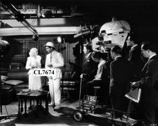 Jean Harlow And Clark Gable On The Movie Set Of 
