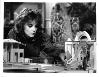 Dynasty Pamela Sue Martin Looks At Hotel Model With Snipe 7x9 Tv Photo