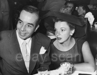 Judy Garland And Vincent At Dinner 8x10 Photo 98