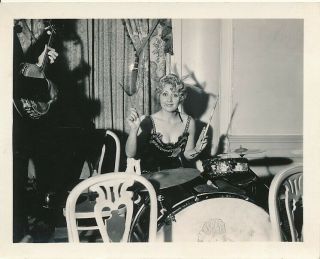 Joan Blondell Candid Playing Drums Vintage 1932 Press Snapshot Photo
