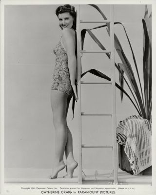 Catherine Craig Models A Bathing Suit 1941 Pin - Up Portrait Dw