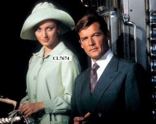 Roger Moore And Jane Seymour In The James Bond Movie 