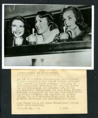 Vintage Lana Turner & Friends Candid 1937 German Press Photo " Lovely Star "