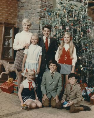 The Brady Bunch Florence Henderson Family Portrait By Christmas Tree 8x10 Photo
