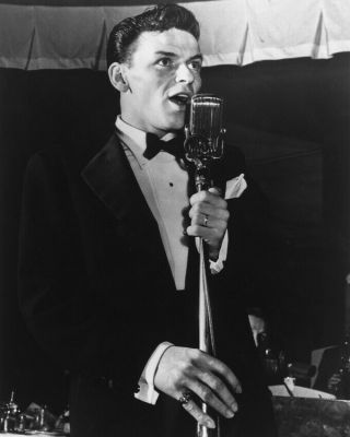 Frank Sinatra B&w 8x10 Photo Very Young At Microphone