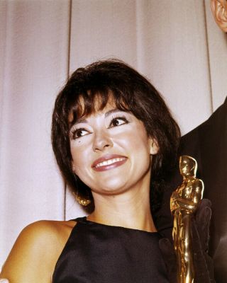 Rita Moreno 8x10 Photo Holding Academy Award Oscar Statue For West Side Story