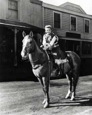 Gail Davis Annie Oakley On Horseback 8x10 Photo