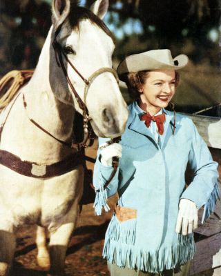 Dale Evans Blue Jacket Standing With Horse 8x10 Photo (20x25 Cm Approx)