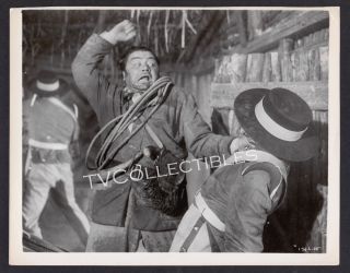 Photo Actor Ernest Borgnine Fighting In The Last Command Western