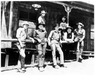 The Magnificent Seven 8x10 Still Steve Mcqueen & Yul Brynner Others - - N458