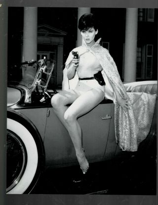 8x10 B & W Photo Of - Yvonne Craig - Sexy Legs With Gun