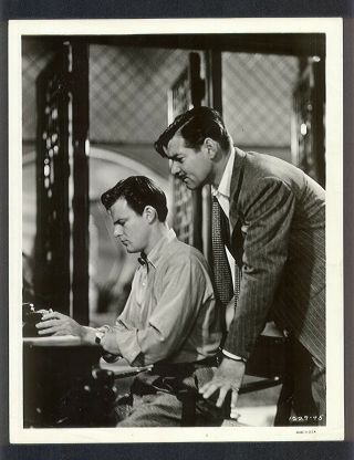 “somewhere I’ll Find You” 1942 Clark Gable Robert Starling 8x10 Bw Photo