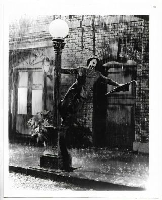 Gene Kelly 8x10 Glossy Photo Photograph " Dancing In The Rain "