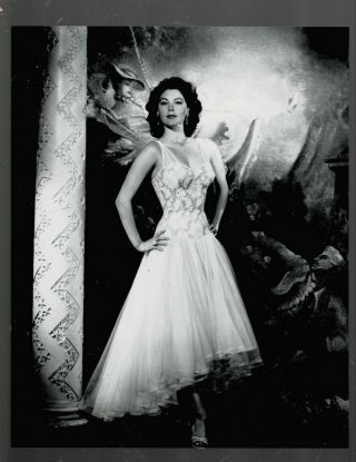 8x10 B & W Photo Of - Ava Gardner - Stunning - Sexy - Near Pillar