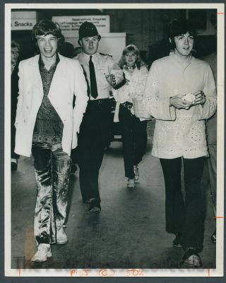 Beatles B176 Press Photo - Mick Jagger & Paul Mccartney - 1965 - Estq