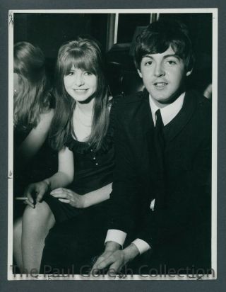 Beatles - B730 Press Photo - Paul Mccartney & Jane Asher - West End Party - 1964 - Estq