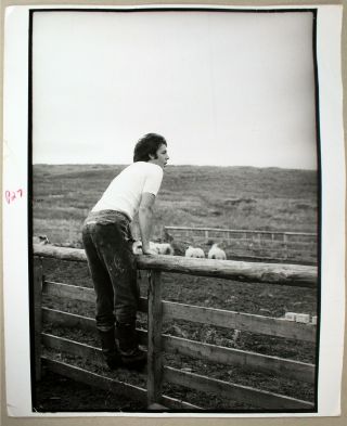 Beatles L123 Oversize Press Photo - Paul Mccartney - Farm In Scotland - 1966 - Estq