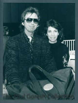 Beatles - C177 Press Photo - George Harrison With Wife Olivia - 1988 - Estq