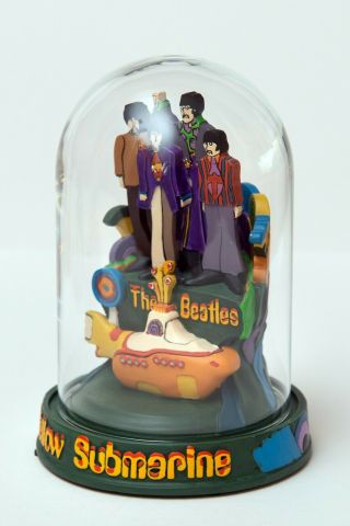 The Beatles YELLOW SUBMARINE Franklin Glass Domed Music Box.  1997 2