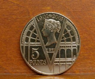 J271 Uk 1901 - 2001 Queen Victoria Anniversary £5 Five Pounds Coin