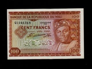 Mali:p - 7,  100 Francs,  1960 (1967) President Modibo Keita Unc