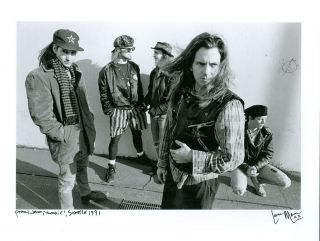 Pearl Jam Black & White Photo 1991 - Era Signed By Photographer Lance Mercer