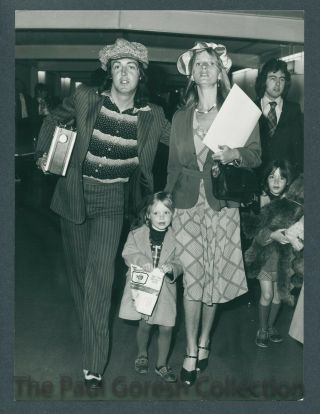 Beatles - B725 Press Photo - Paul Mccartney Linda With Kids Wings La - 1975 - Estq