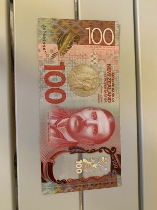 Zealand 100 Dollars Circulated Polymer Banknote,