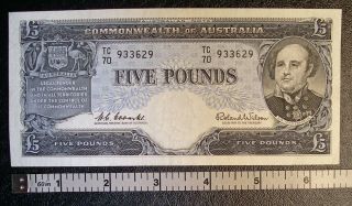 Nd 1960 - 65 Australia 5 Pounds Banknote Pretty P - 35a Lite Corner Fold