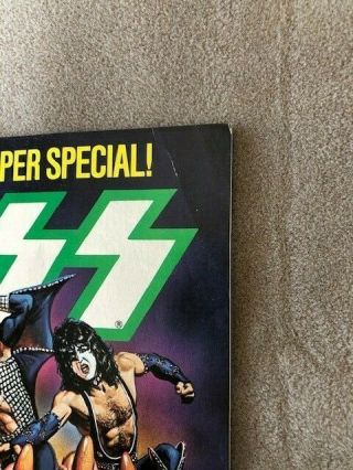 1978 KISS ROCK BAND COMIC BOOK 5 W/ POSTER MARVEL SPECIAL,  BONUS LOVE GUN 2